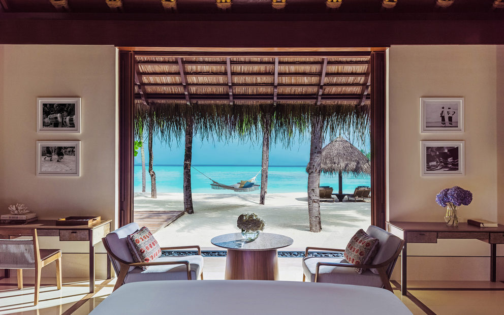 Luxe vakantie Malediven - One&Only Reethi Rah Beach Villa - 3 One&Only hotel tips voor een exotische winterzon vakantie | Corallium - Reisbureau Lennik en Gooik
