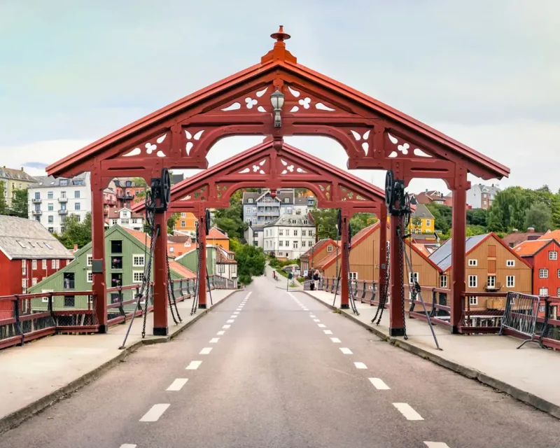 15-daagse-noorse-fjorden-cruise‑september‑2026-c037-trondheim-norway-bridge-scaled