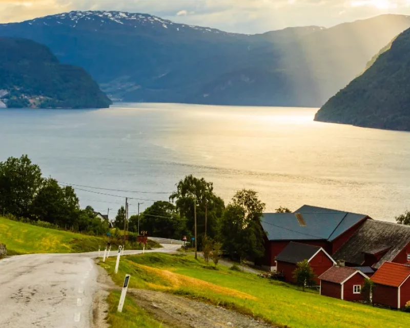 15-daagse-noorse-fjorden-cruise‑september‑2026-port-nordfjord-norway-bay-c037