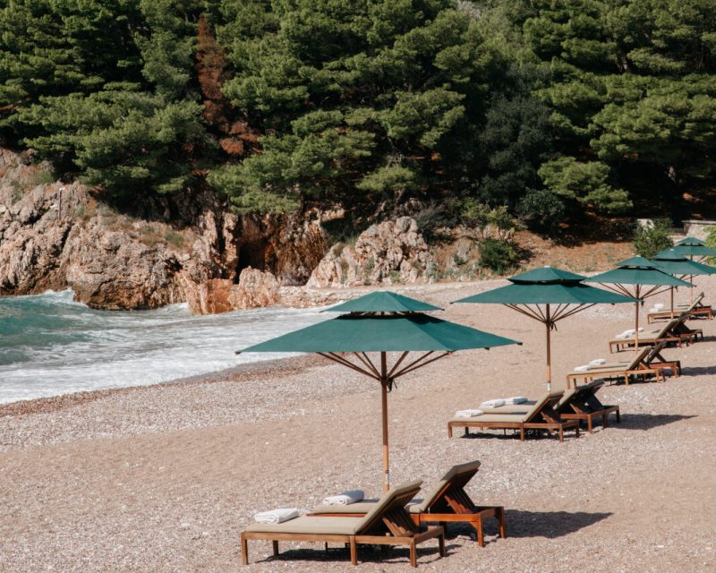 aman_sveti_stefan_-_queens_beach